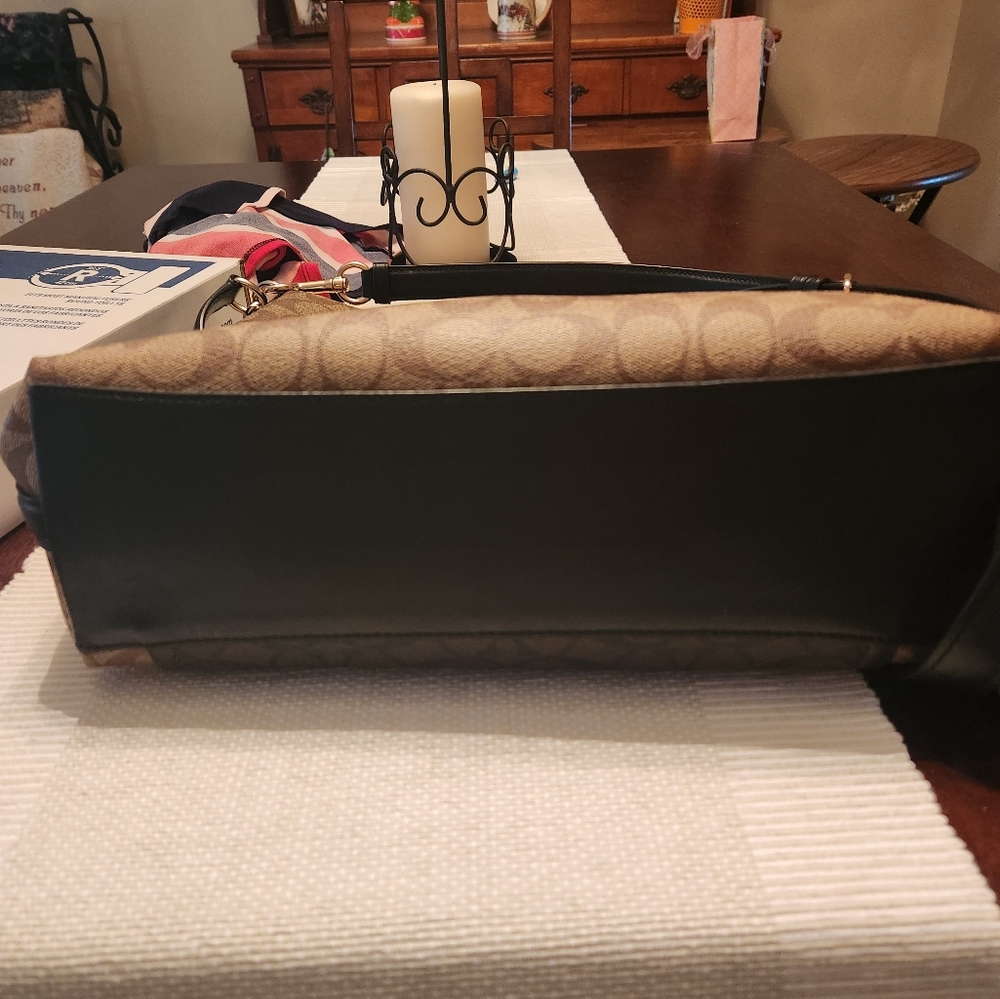 Coch bag and matching wristlet - Picture 3 of 4